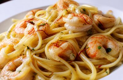 Linguine cu creveți și șofran, rețeta pentru o cină rapidă cu o notă de rafinament