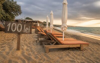 Un șezlong în Vama Veche costă acum până la 100 de lei în weekend