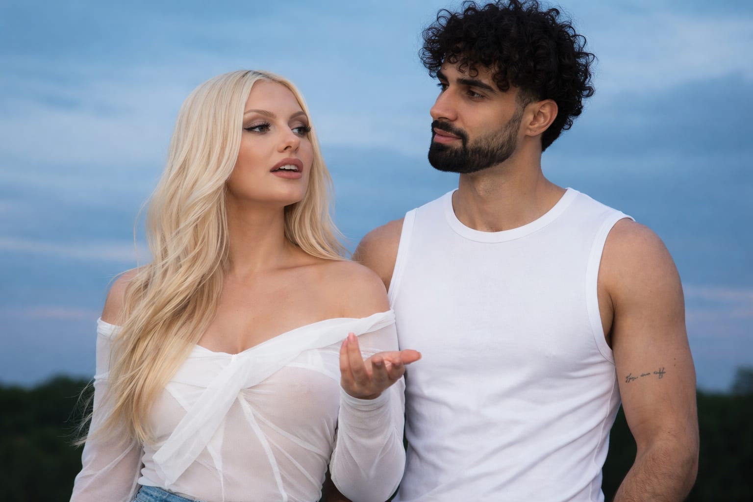 Alexandra Stan lansează o piesă nouă cu doar două zile înainte de a naște