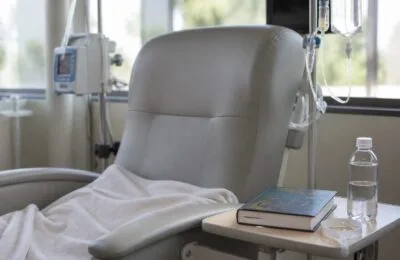 Alina Pușcău urmează tratamentul pentru cancer în California, cu efecte adverse după chimioterapie