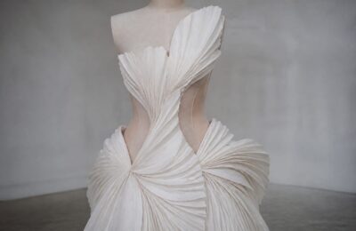 Anya Taylor-Joy a purtat o rochie couture din hârtie și tulle transparent
