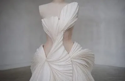 Anya Taylor-Joy a purtat o rochie couture din hârtie și tulle transparent