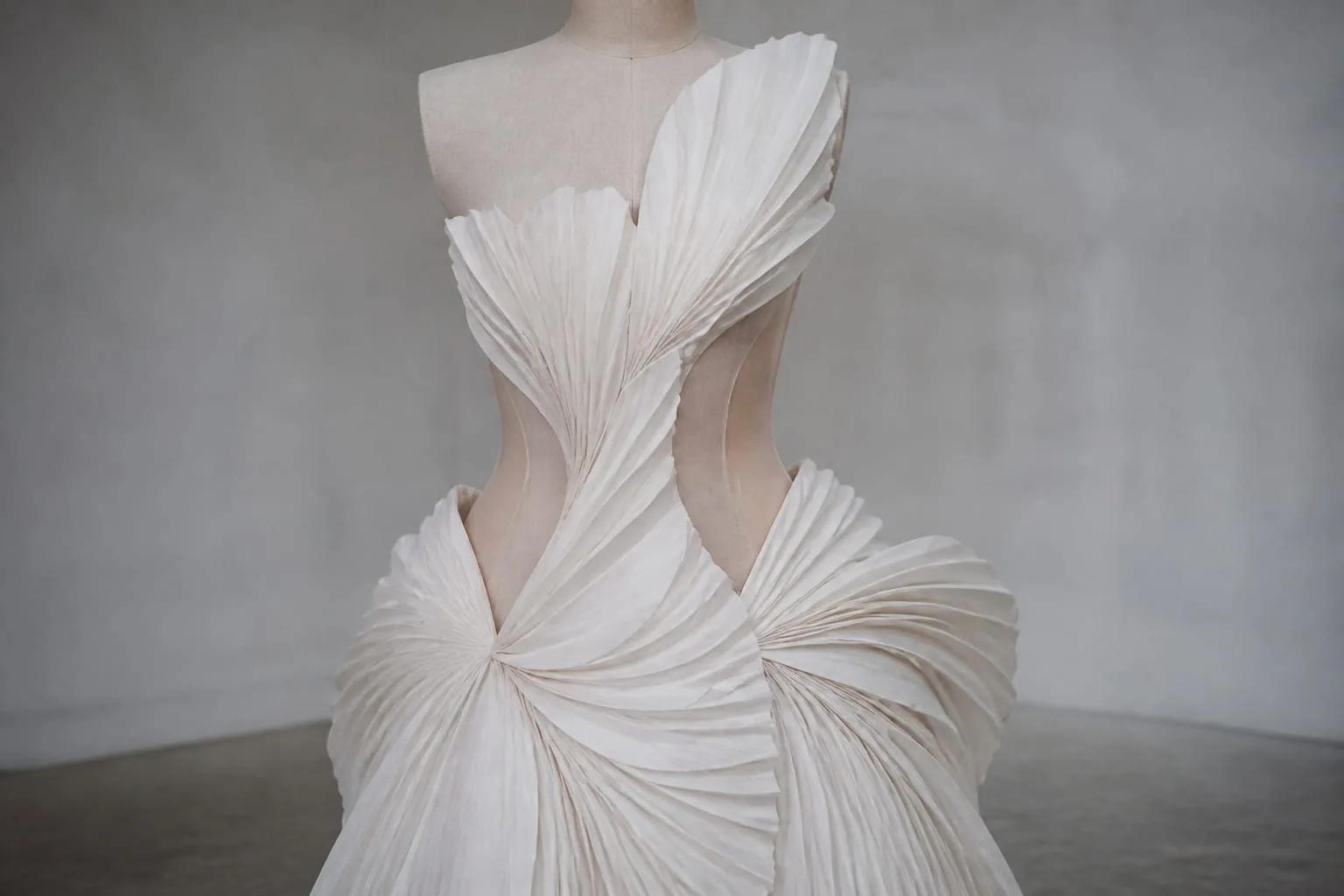 Anya Taylor-Joy a purtat o rochie couture din hârtie și tulle transparent