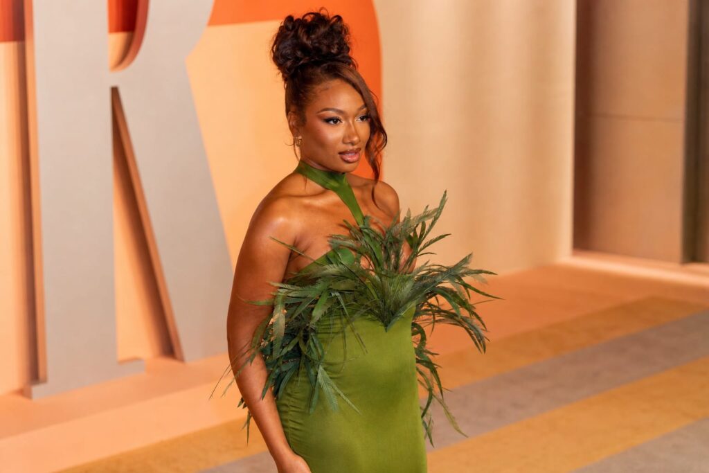 Megan Thee Stallion anunță „Tina Tuesday Freestyle” după teaserul filmat pe o mașină portocalie
