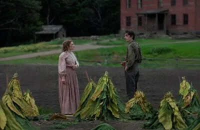 Florence Pugh îi dă lui Cathy Ames o latură vulnerabilă, fără să-i îmblânzească cruzimea, în „East of Eden”