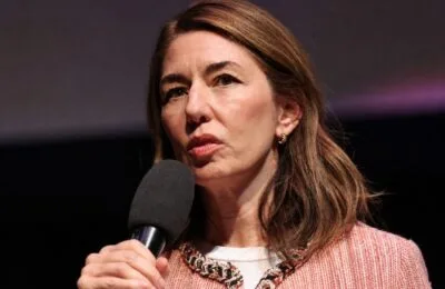 Sofia Coppola revine la ficțiune după ce a încheiat documentarul filmat de mama ei pe platoul „Marie Antoinette”
