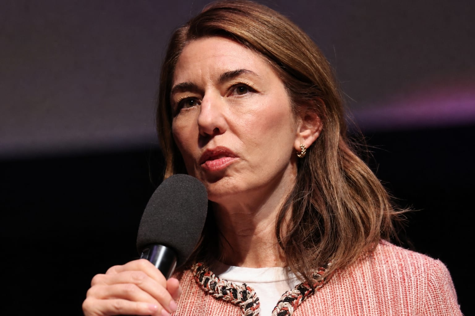 Regizoarea Sofia Coppola la microfon